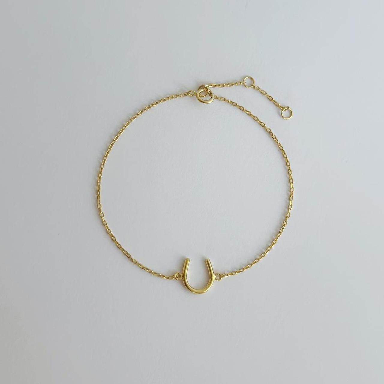 Gold horse shoe bracelet