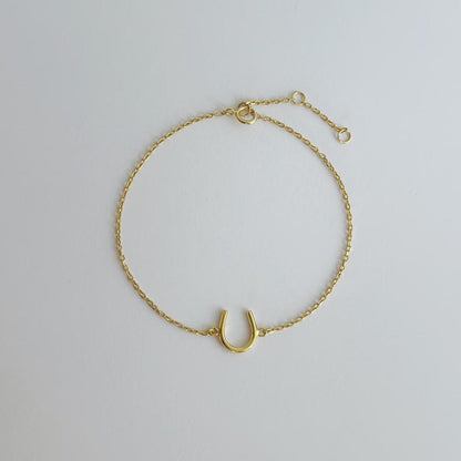 Gold horse shoe bracelet