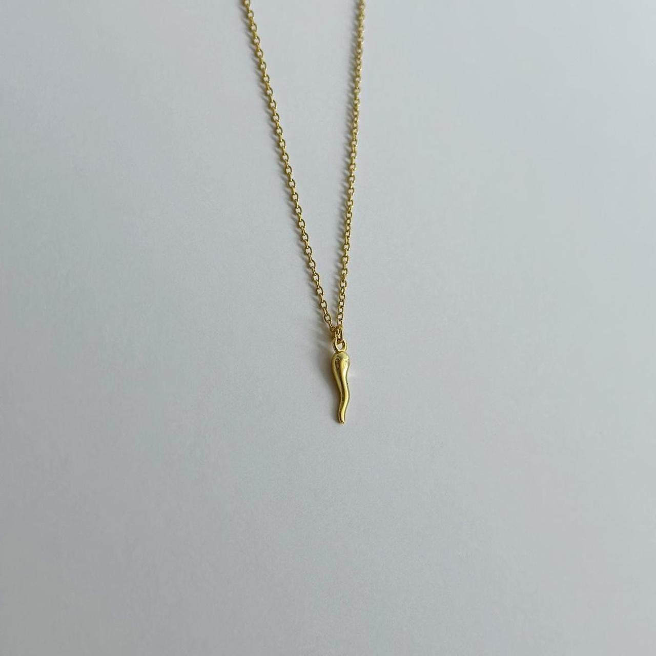 Gold Italian cornicello horn necklace