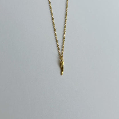 Gold Italian cornicello horn necklace