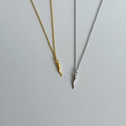 Gold Italian cornicello horn necklace