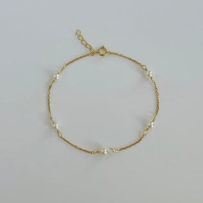 Gold pearl bracelet