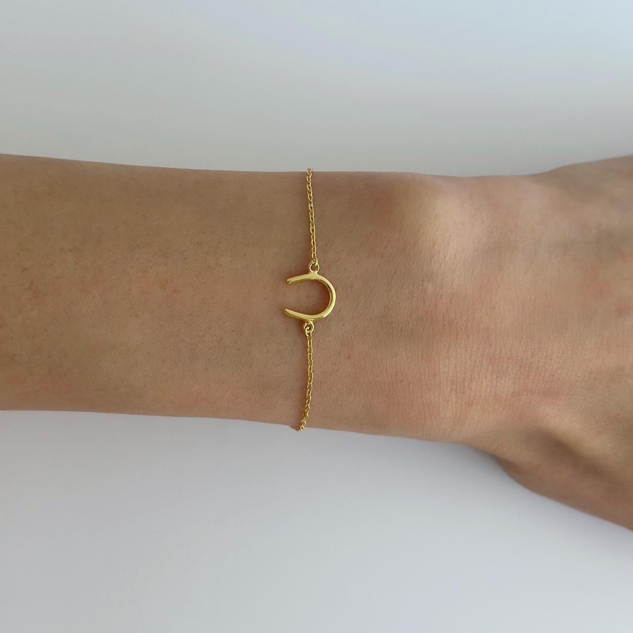 Gold horse shoe bracelet